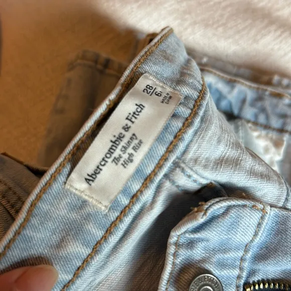 Abercrombie &amp; Fitch High Rise The Skinny Jean