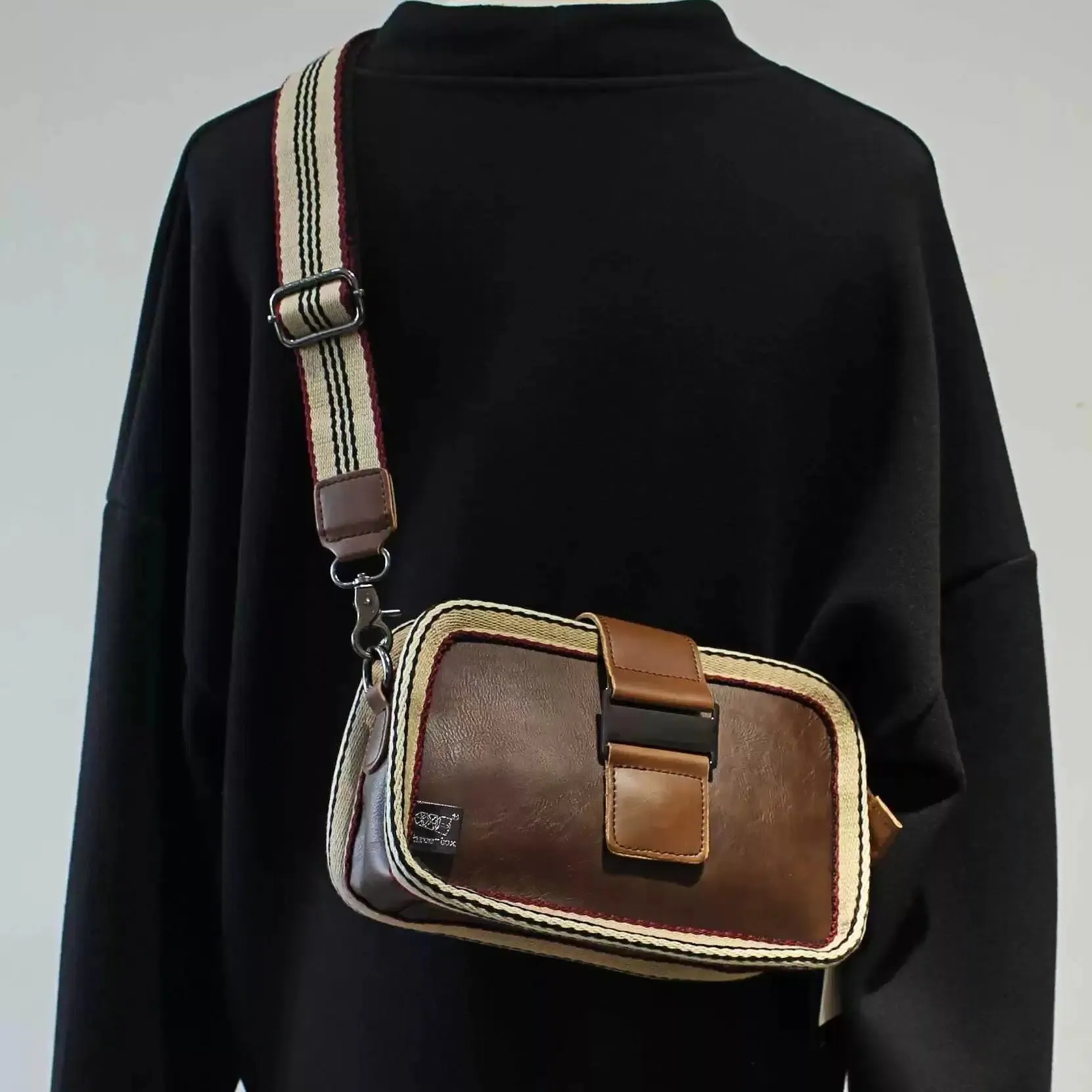 Adjustable Strap Vintage Crossbody Bag