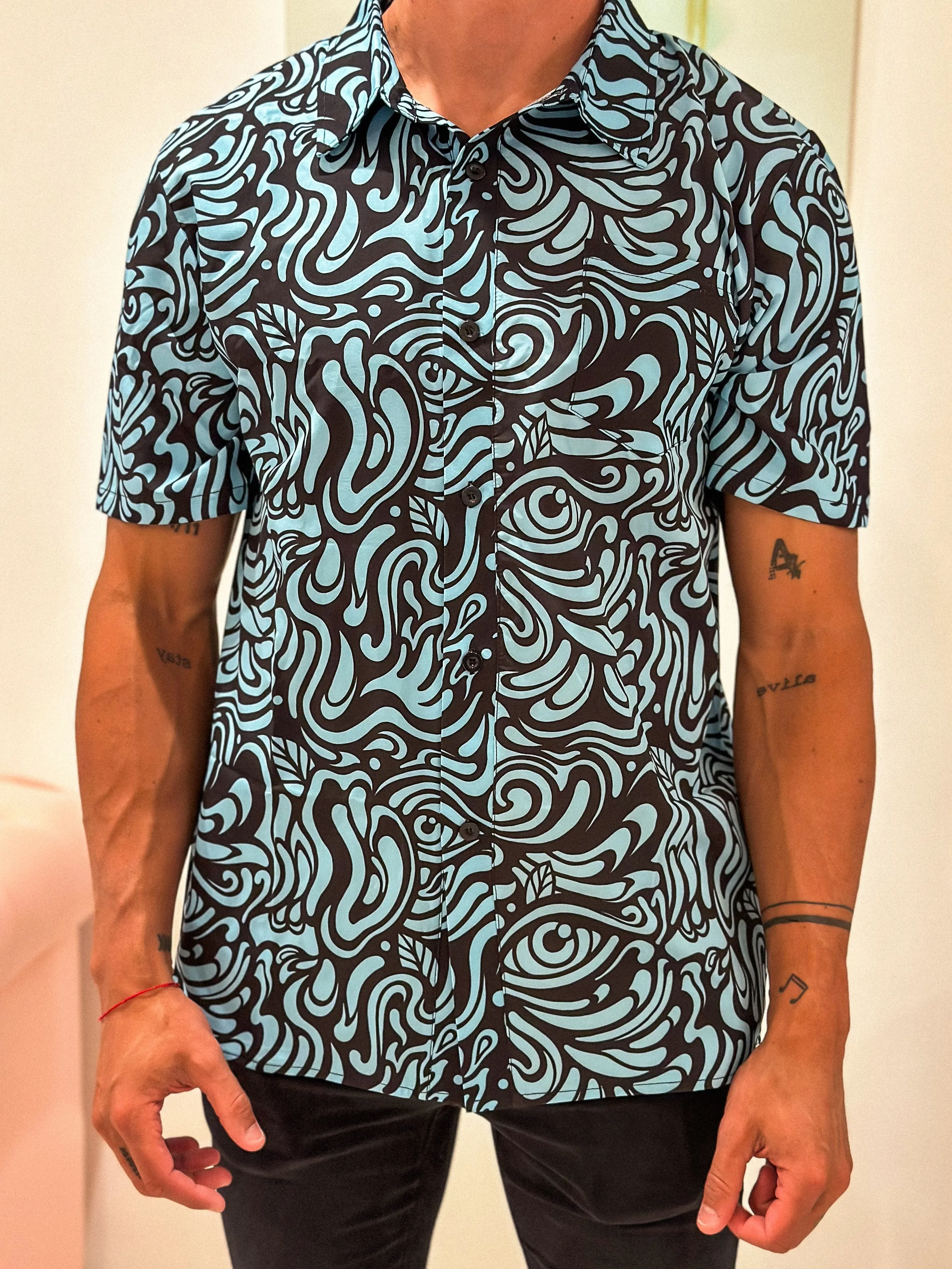 BLUE EYE SWIRL BUTTON UP COLLARED SHIRT