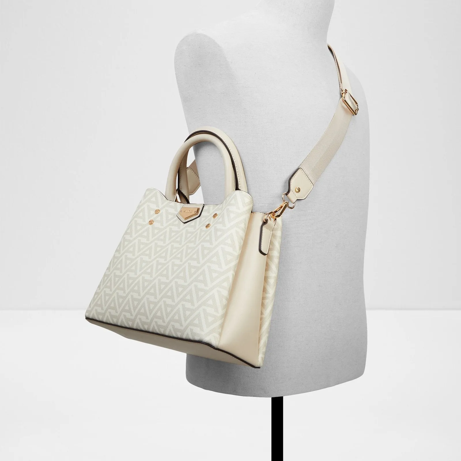 Caraever / Satchel