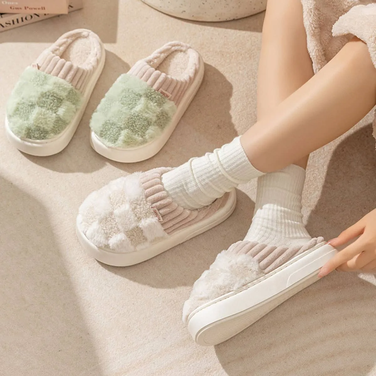 CHECKERED FUZZY WARMIES SLIPPERS CWSHS0270