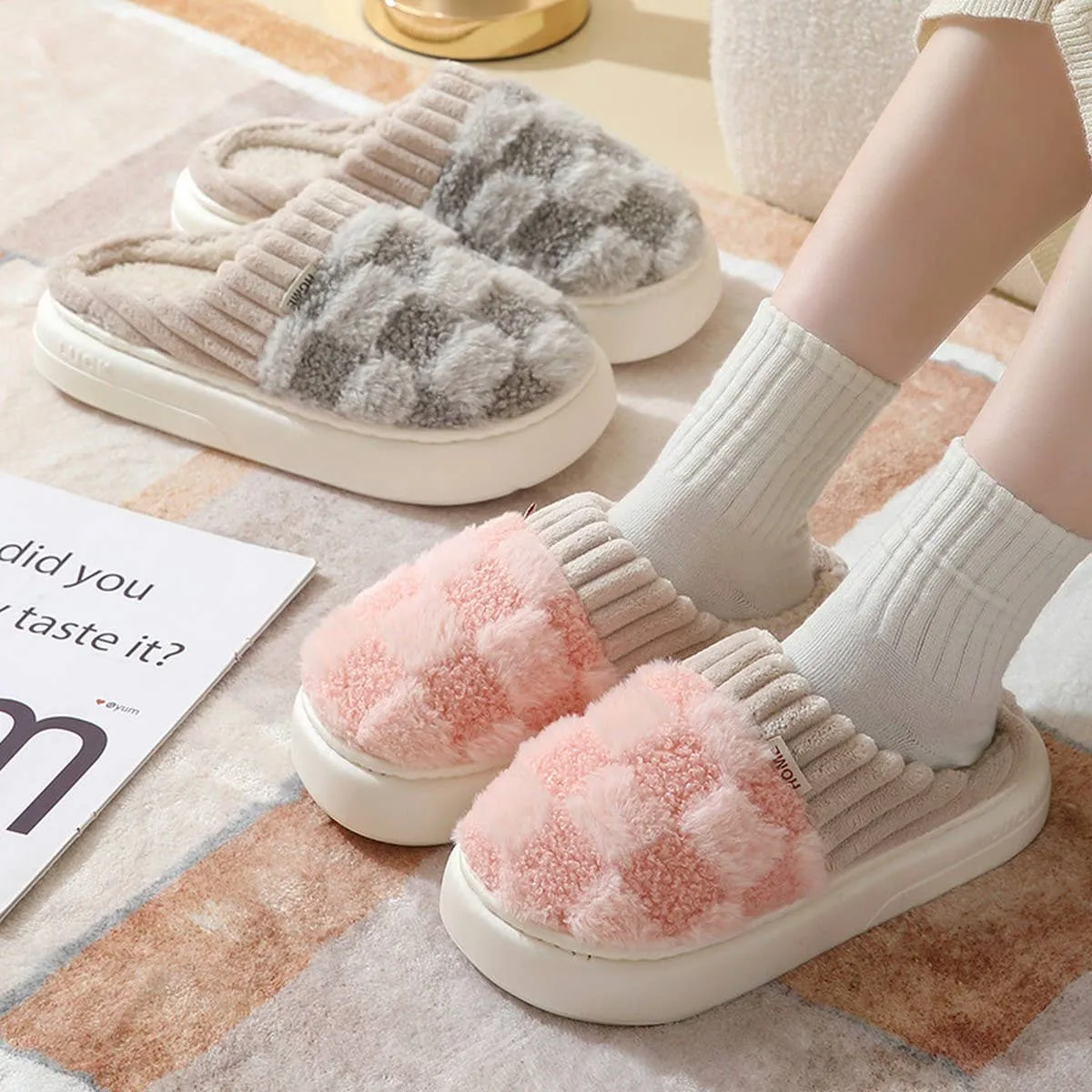CHECKERED FUZZY WARMIES SLIPPERS CWSHS0270