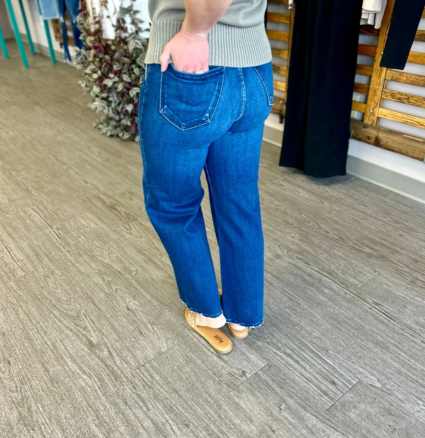 Dark Highrise Wide Leg Jean