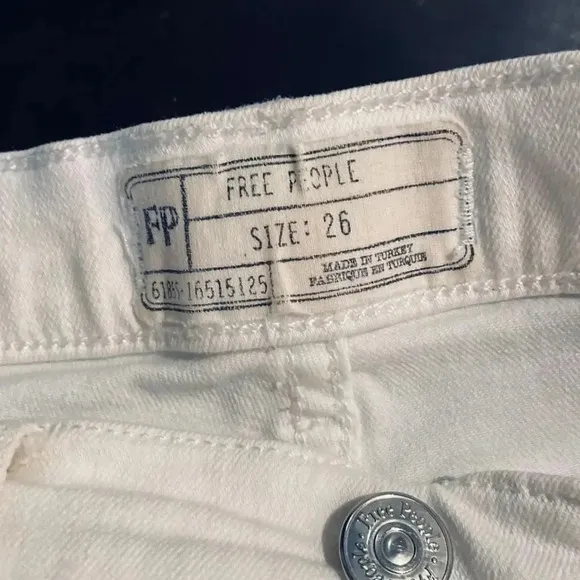 FREE PEOPLE BUSTED KNEE HIGH WAIST SKINNY JEANS SIZE 26 OFF WHITE