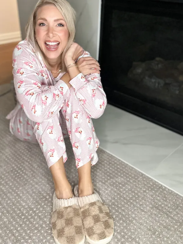 FUZZY CHECKERED SLIPPERS - COFFEE
