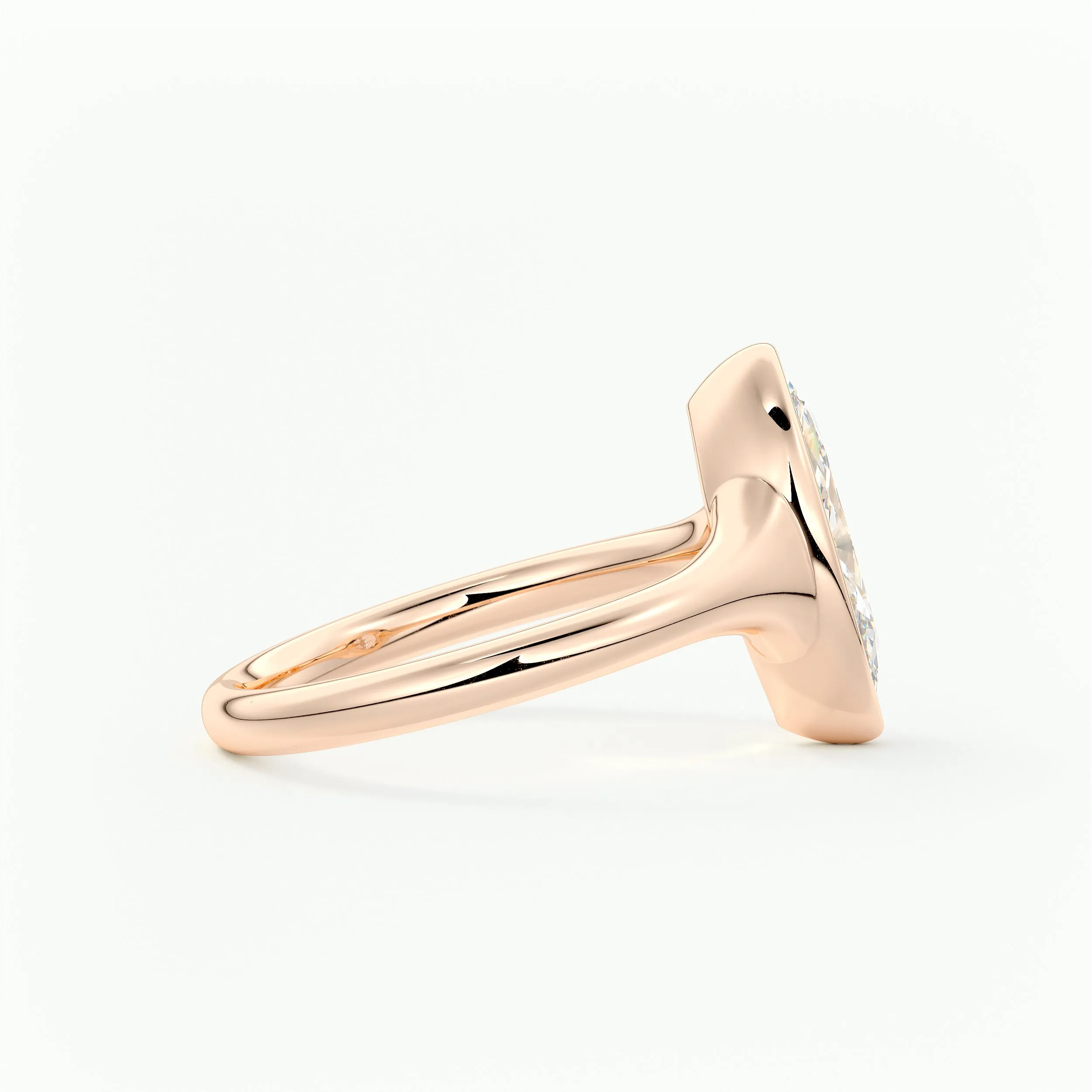 Golden Bathtub | Marquise