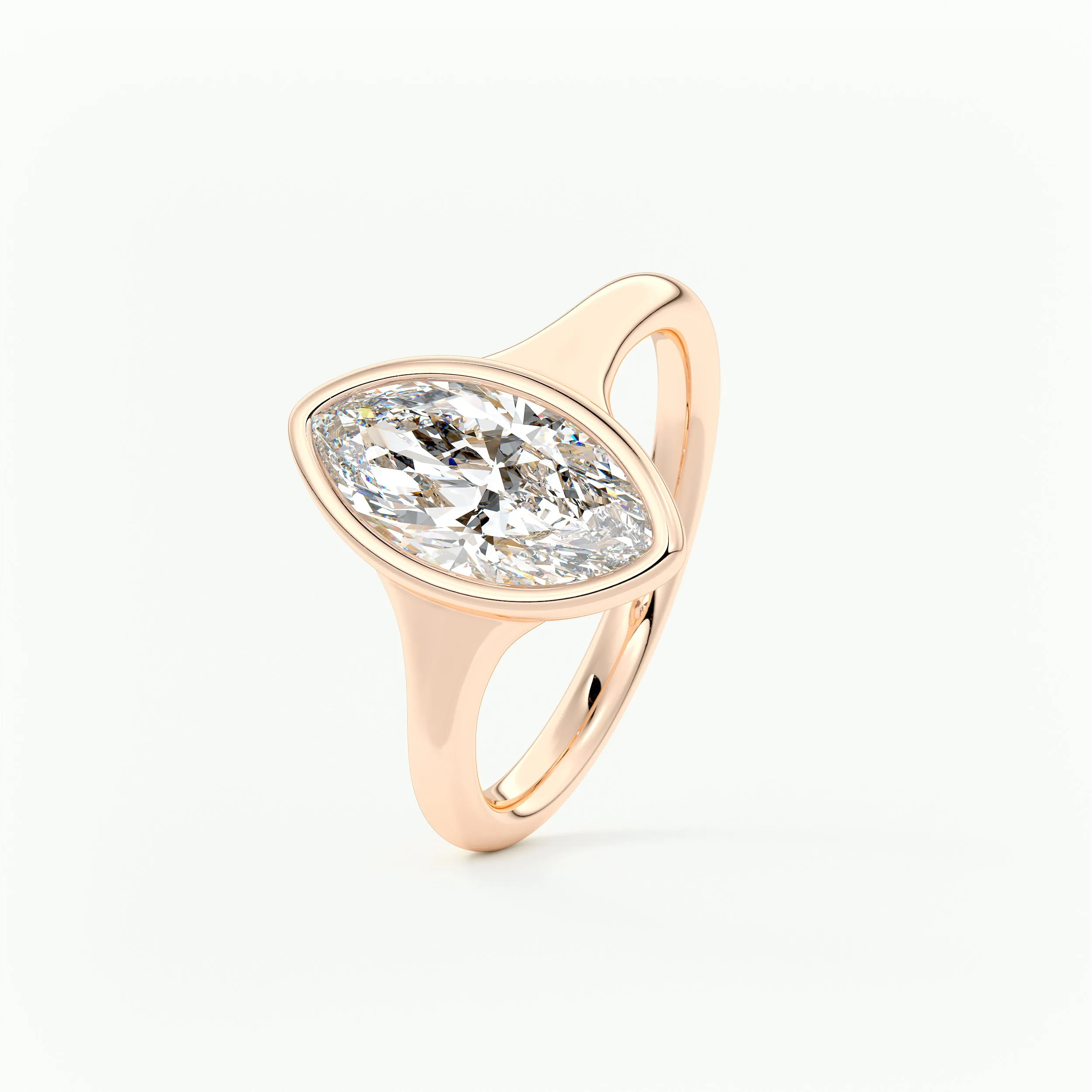 Golden Bathtub | Marquise