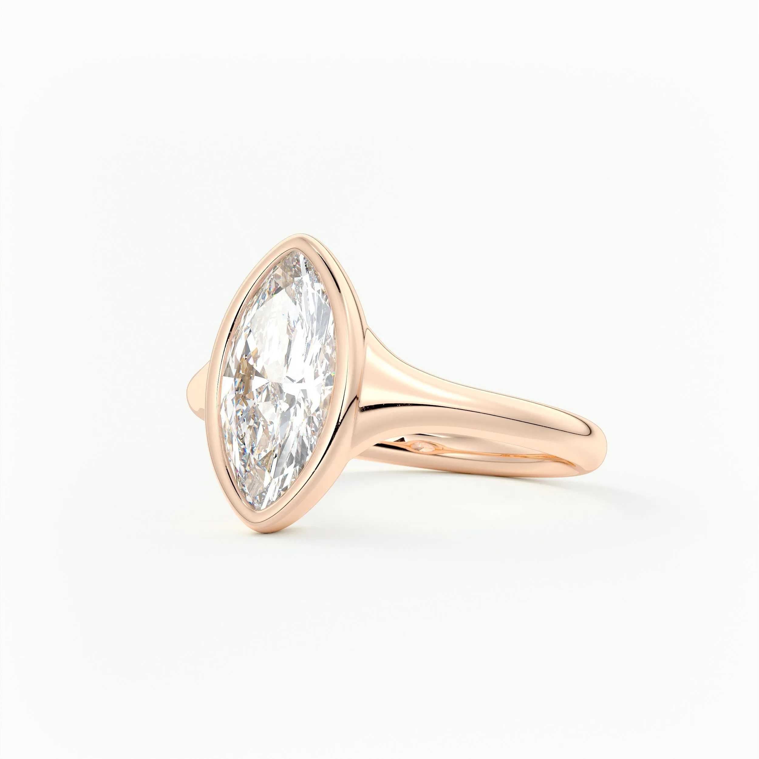 Golden Bathtub | Marquise
