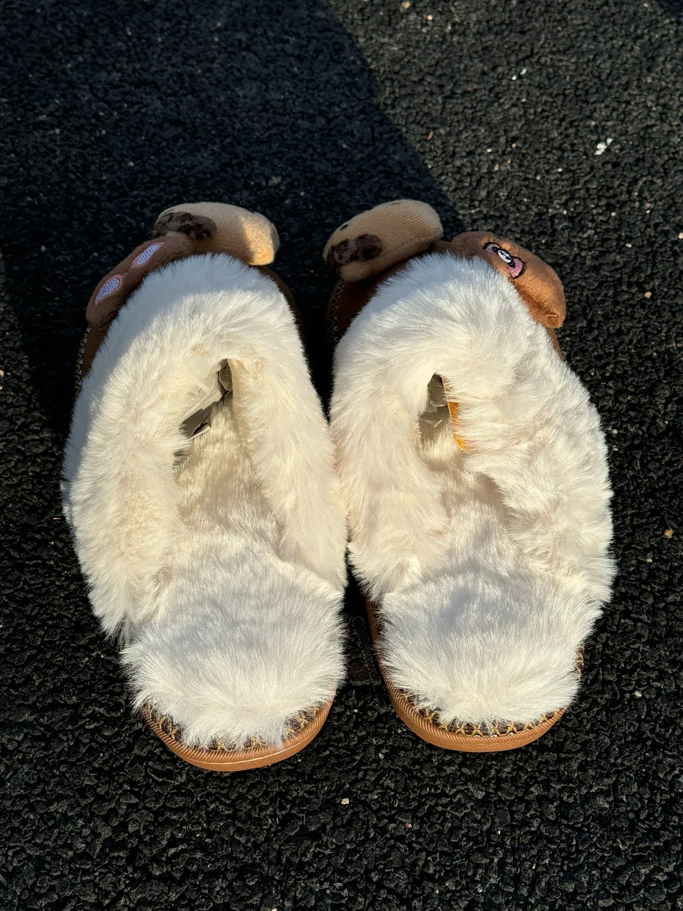 HELLO KITTY FUZZY SLIPPERS
