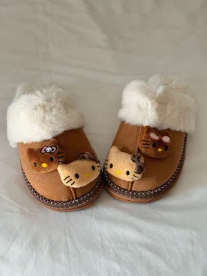 HELLO KITTY FUZZY SLIPPERS