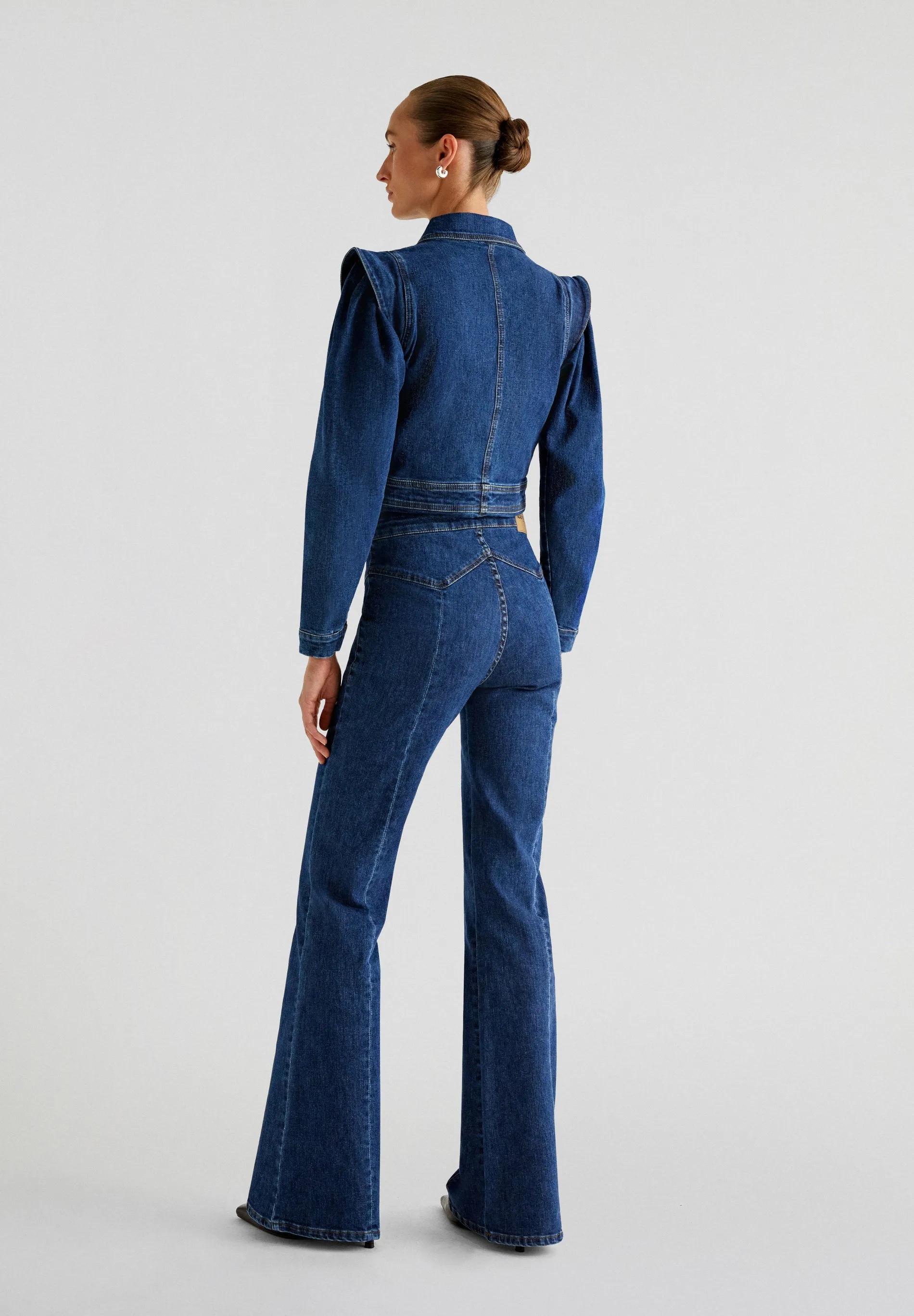 JEANS BOOTCUT COM BOTÕES
