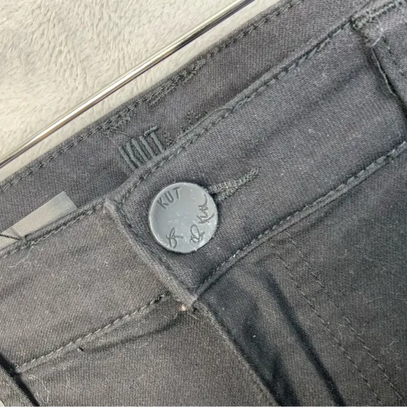Kut from the Kloth Diana Skinny Jeans in Black. Size 8. (NWT).