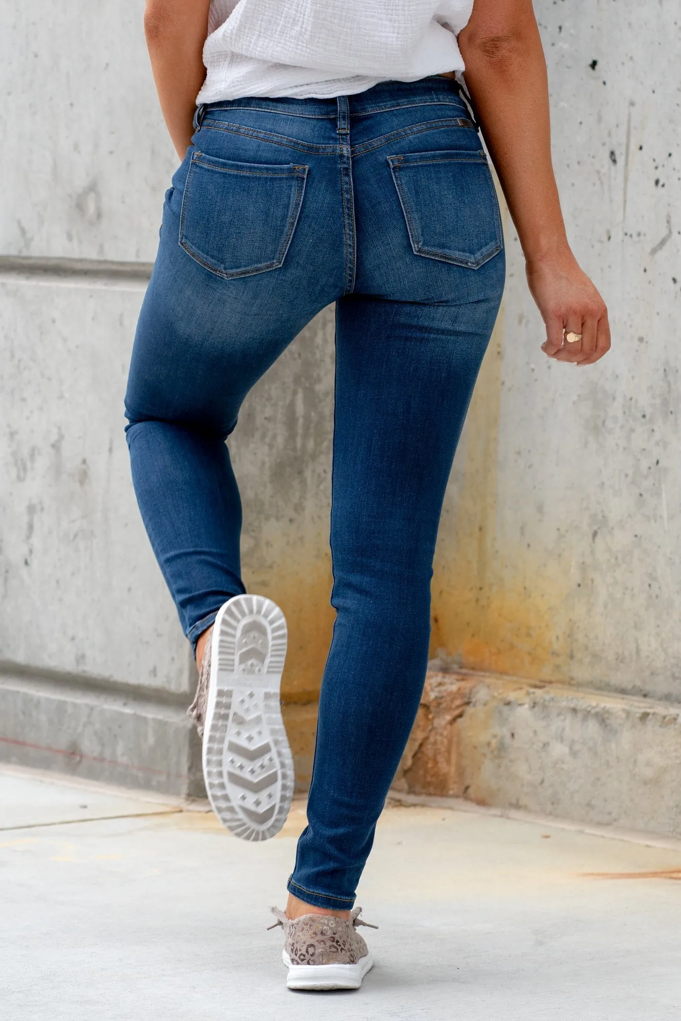 Lola Mid Rise Skinny