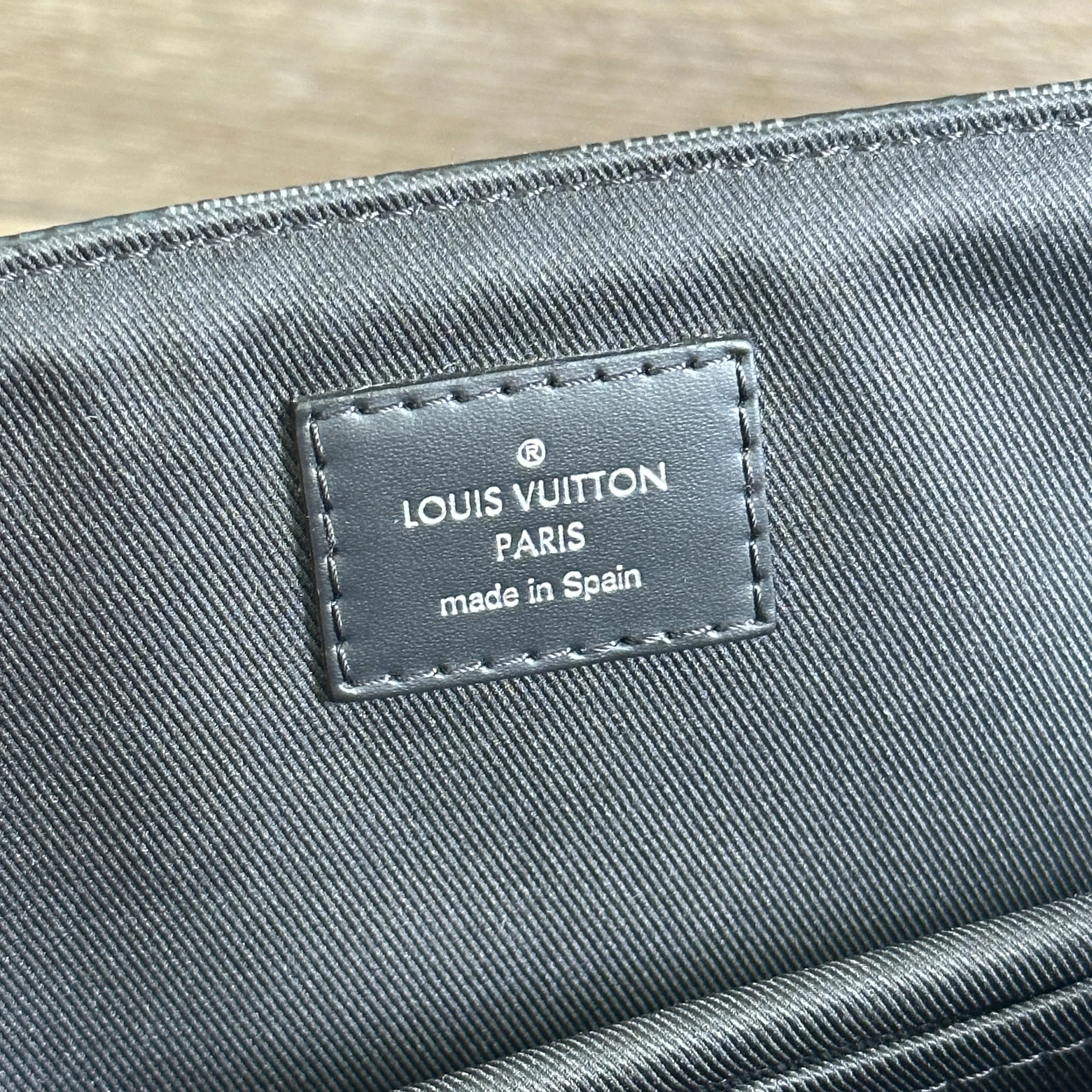 Louis Vuitton District Messenger Bag GM - Damier Graphite