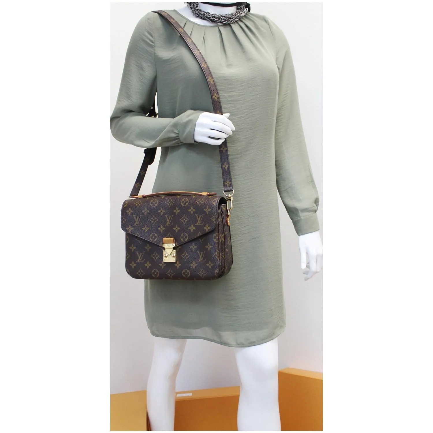 LOUIS VUITTON Metis Pochette Monogram Canvas Crossbody Bag Brown