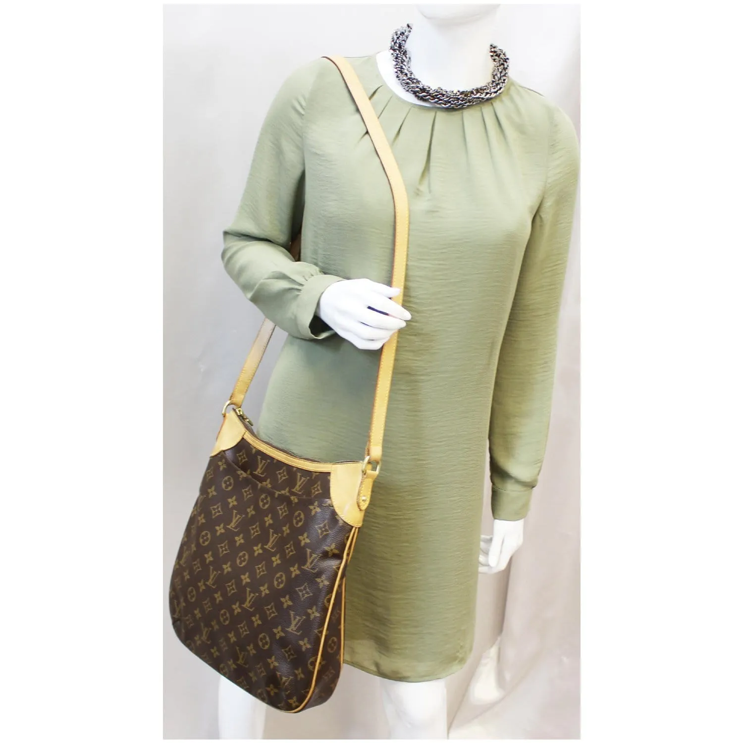 LOUIS VUITTON Odeon MM Monogram Canvas Shoulder Crossbody Bag Brown