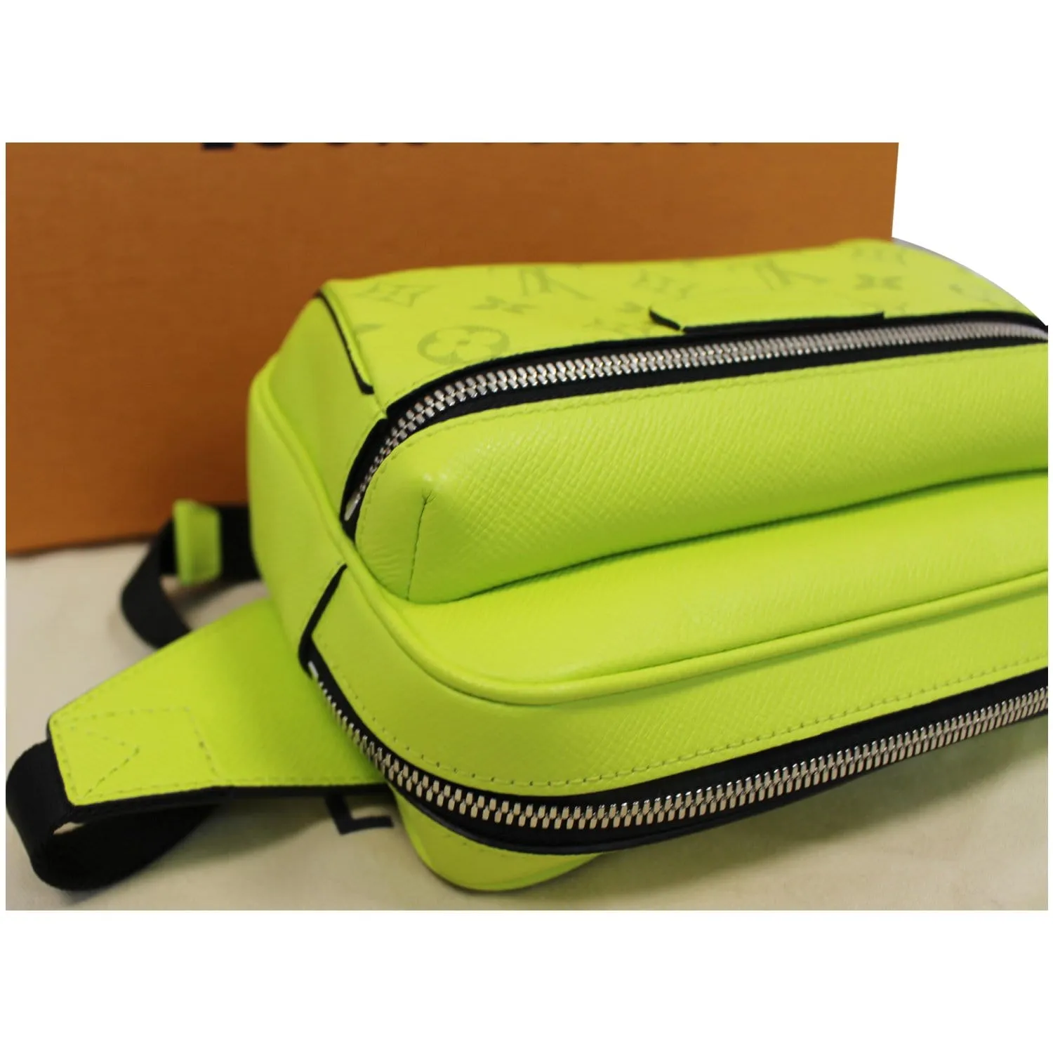 LOUIS VUITTON Outdoor Taiga Monogram Bahia Bumbag Lime Green