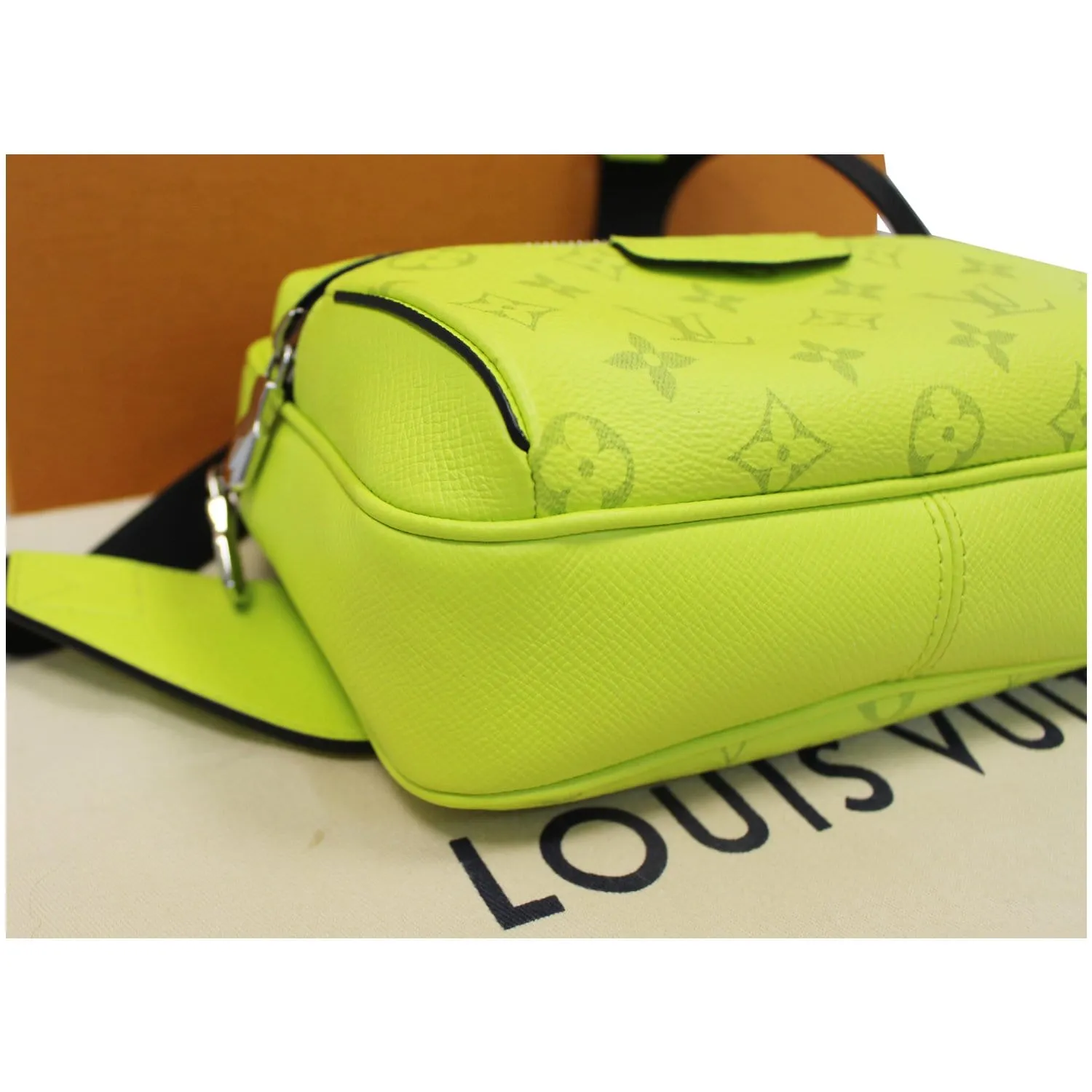 LOUIS VUITTON Outdoor Taiga Monogram Bahia Bumbag Lime Green