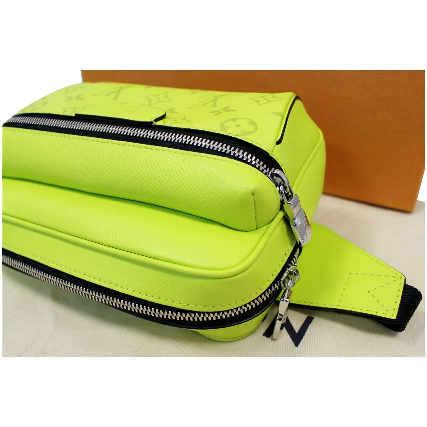 LOUIS VUITTON Outdoor Taiga Monogram Bahia Bumbag Lime Green
