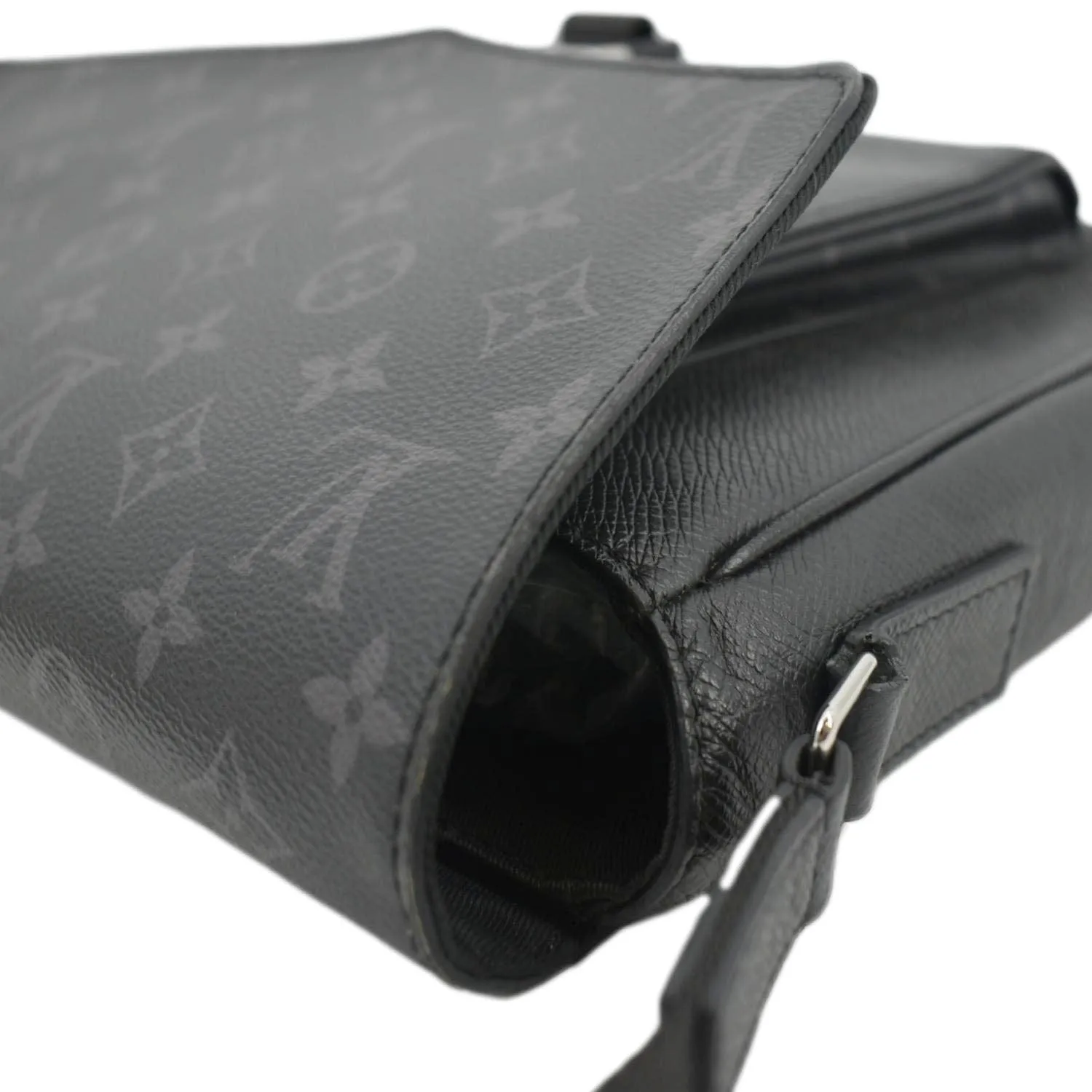 LOUIS VUITTON Taigarama Messengerama Monogram Eclipse Messenger Bag Grey