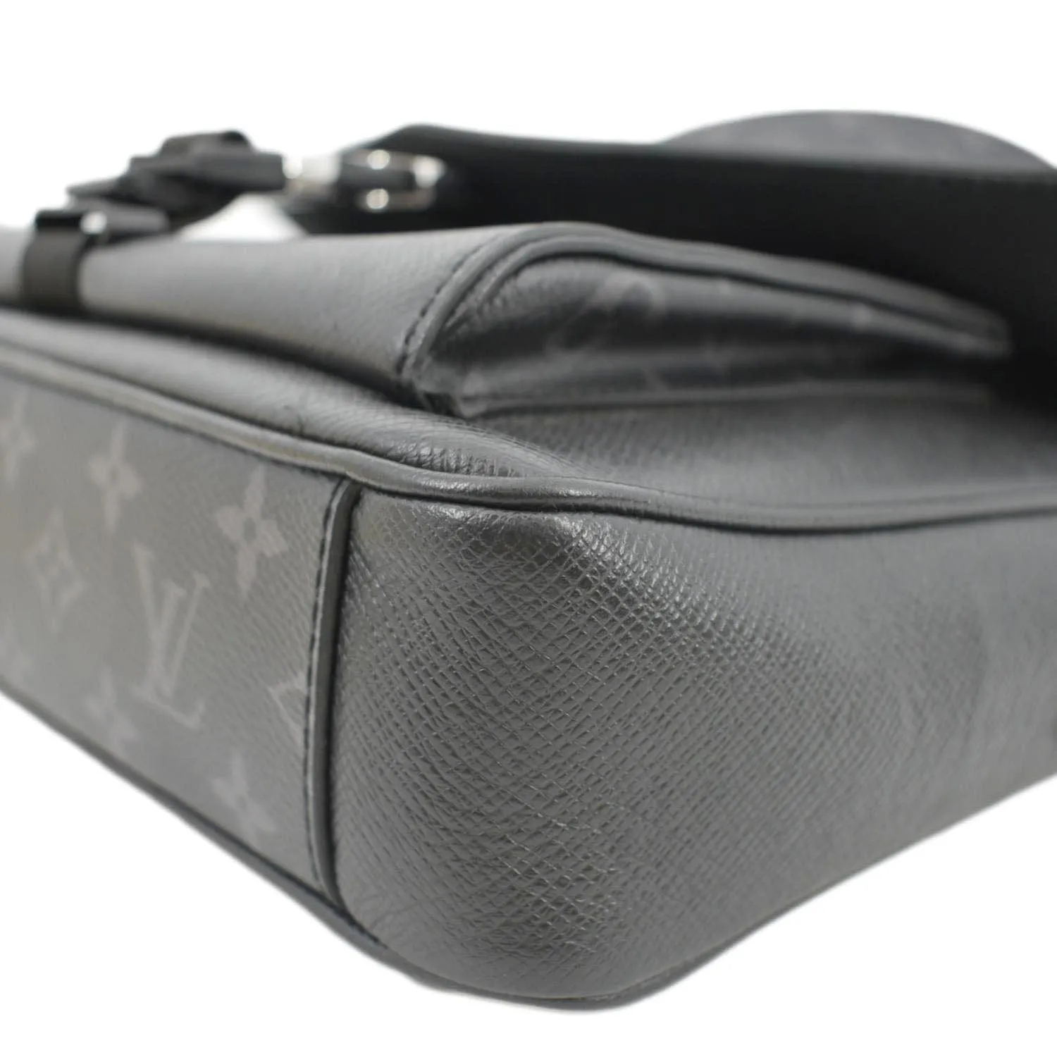 LOUIS VUITTON Taigarama Messengerama Monogram Eclipse Messenger Bag Grey