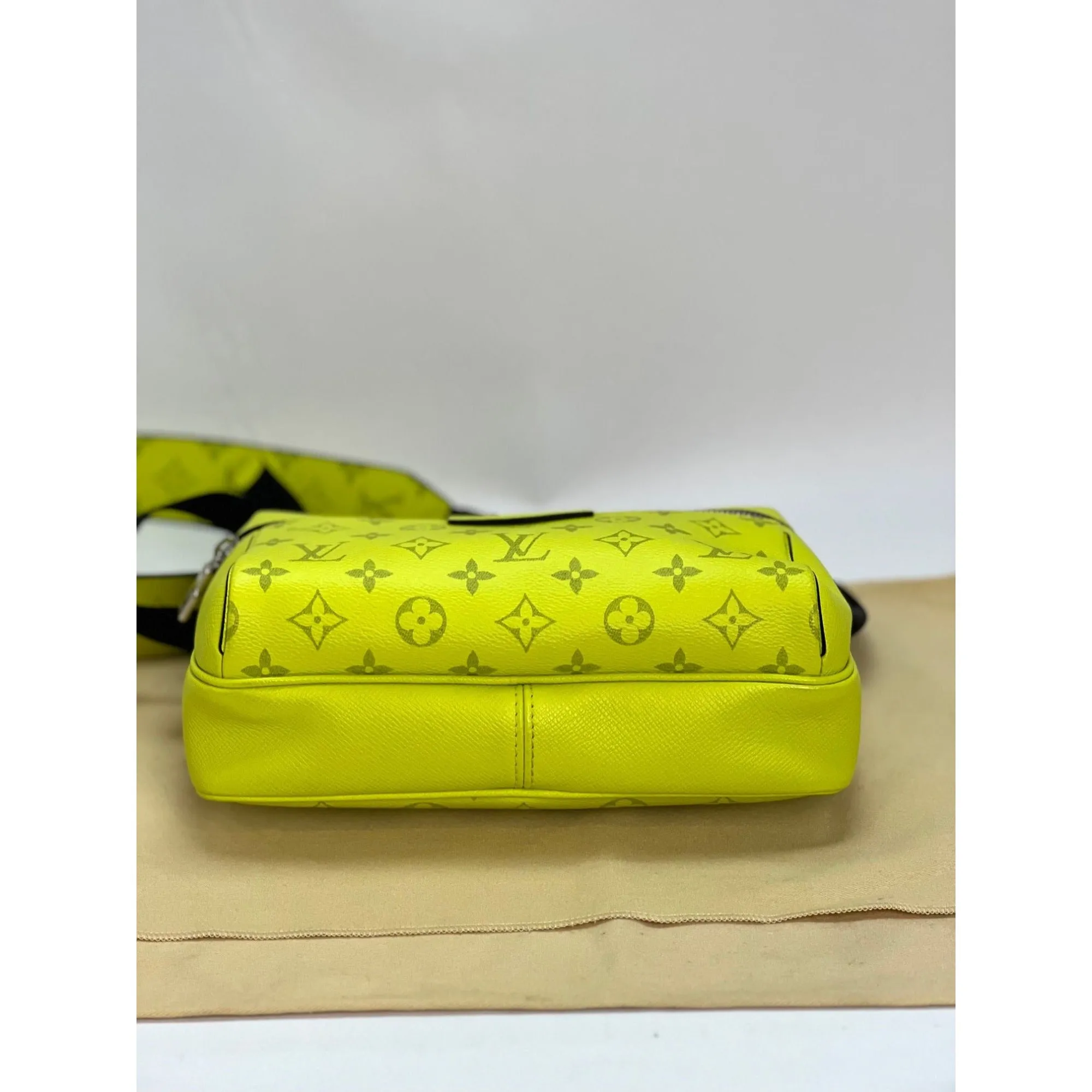 LOUIS VUITTON Taigarama Outdoor Messenger Yellow Bag