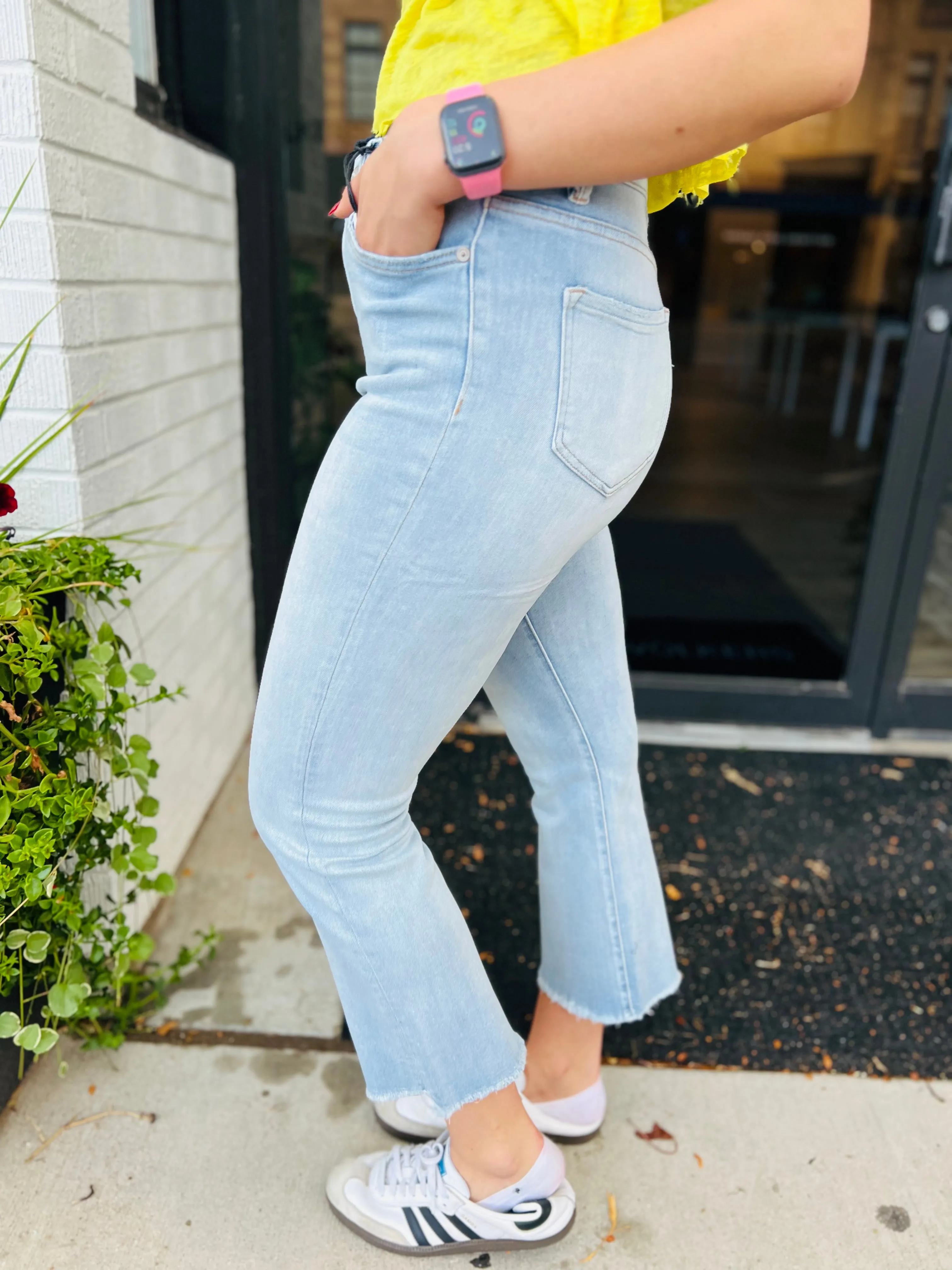 MICA HR Cropped Straight