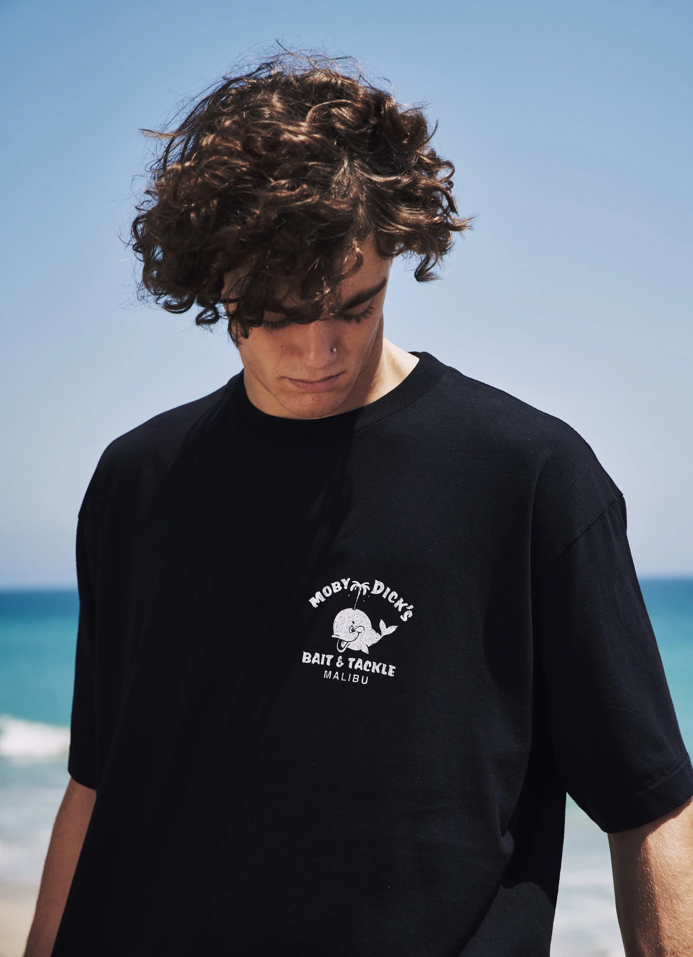 MOBYS BAIT AND TACKLE POCKET TEE
