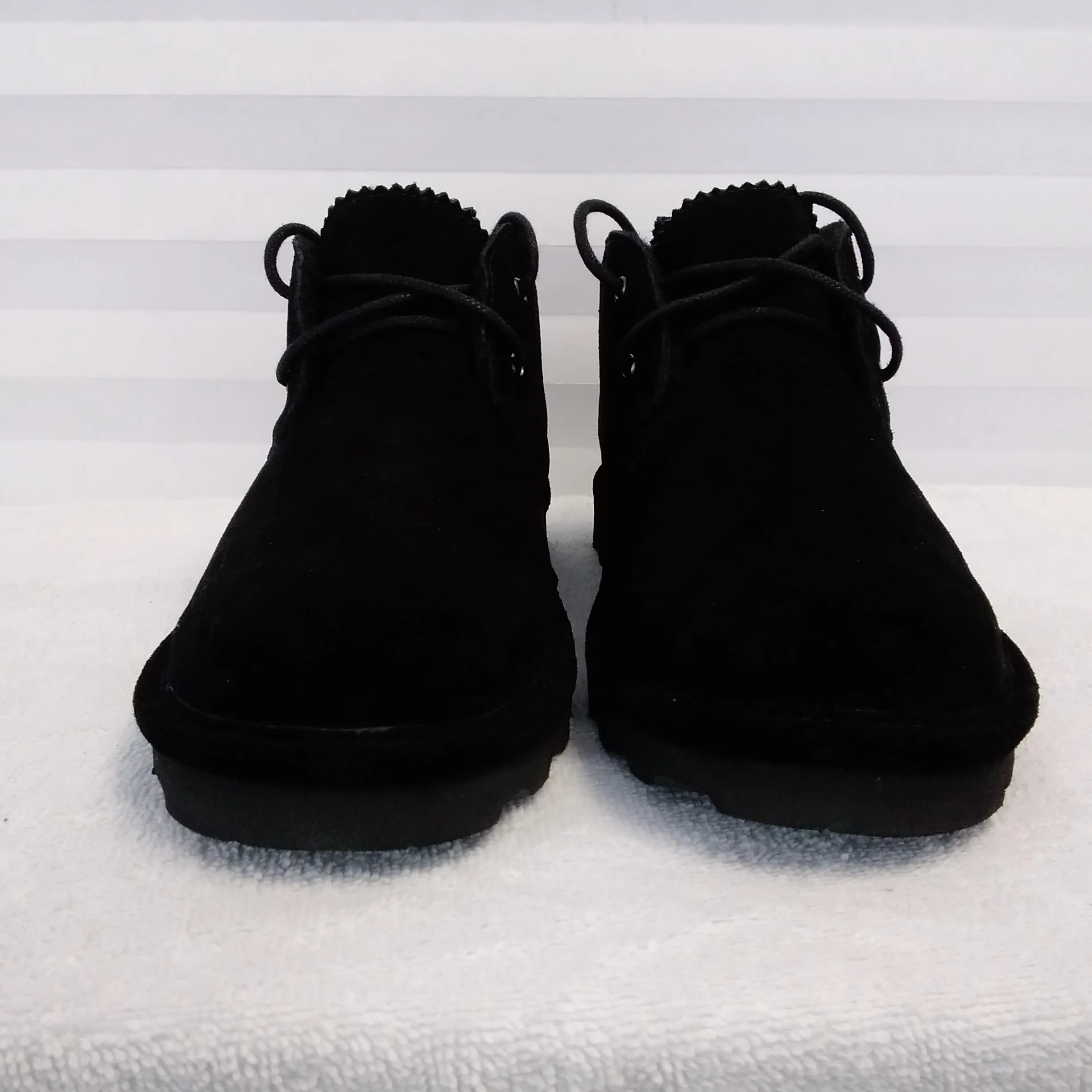 NIB - BEARPAW Women's Black Skye Chukka Boots - Size 10