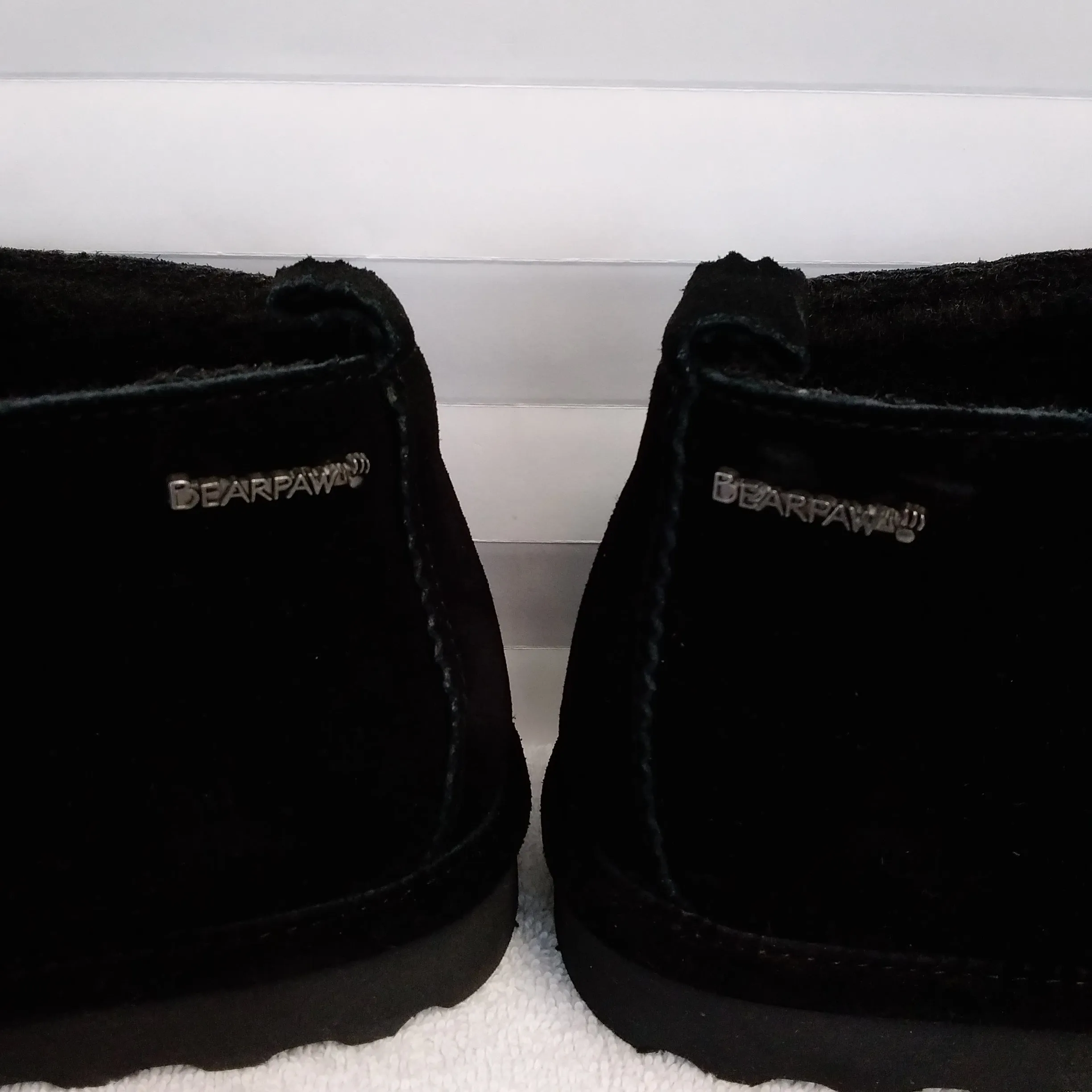 NIB - BEARPAW Women's Black Skye Chukka Boots - Size 10