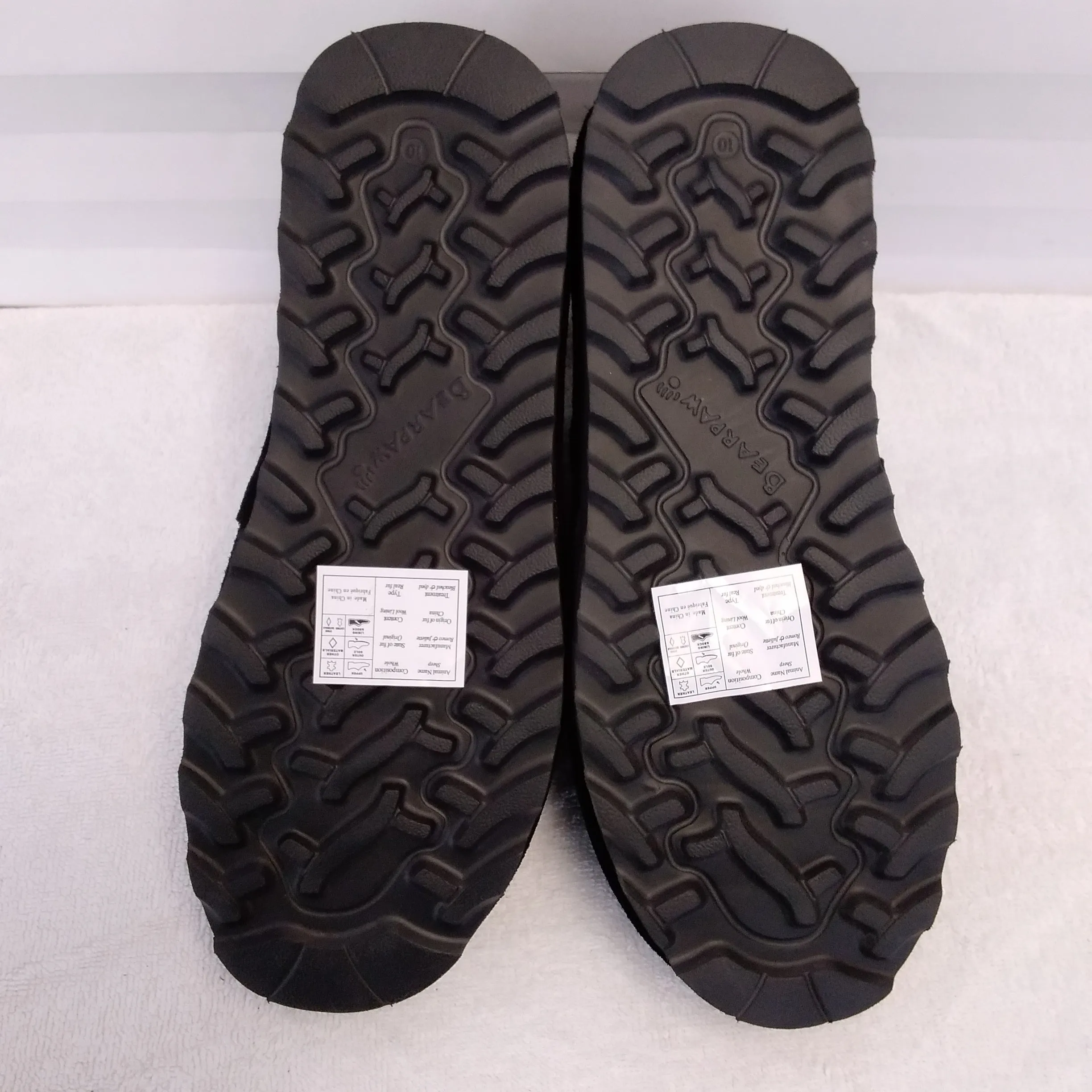 NIB - BEARPAW Women's Black Skye Chukka Boots - Size 10