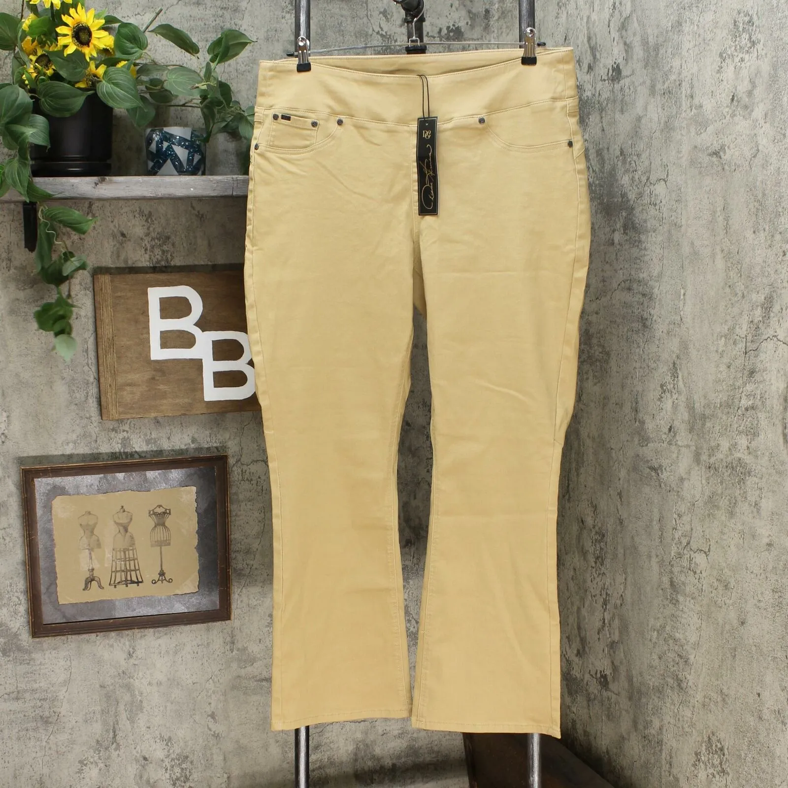 NWT DG2 By Diane Gilman Slimming Comfort Waist Boot-Cut Jegging. 613549-Plus 1X