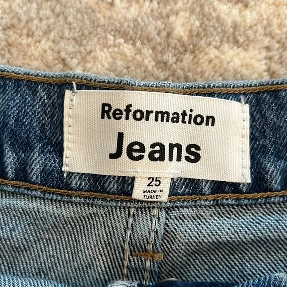 NWT. Reformation Charlie High Rise Fauna Embroidered Denim Jean Short Size 25