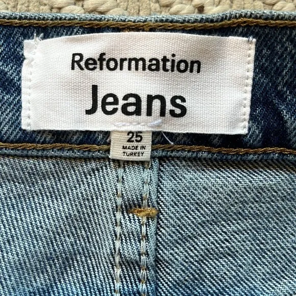 NWT. Reformation Charlie High Rise Fauna Embroidered Denim Jean Short Size 25