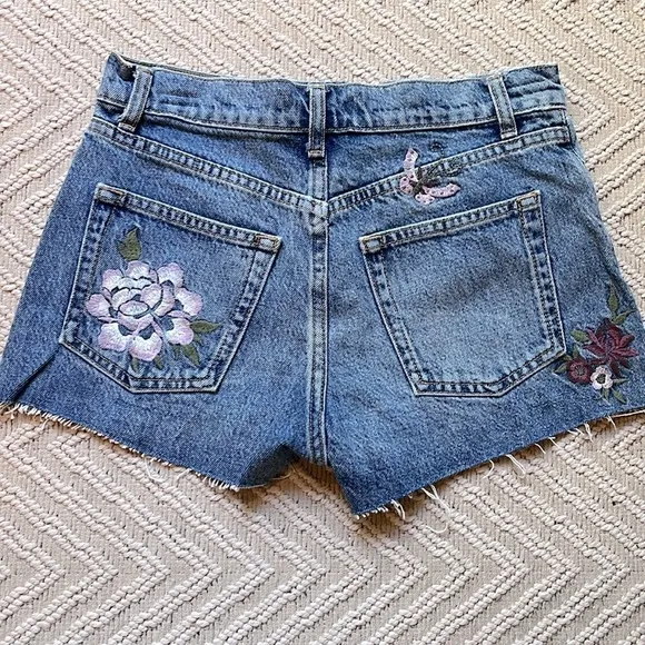 NWT. Reformation Charlie High Rise Fauna Embroidered Denim Jean Short Size 25