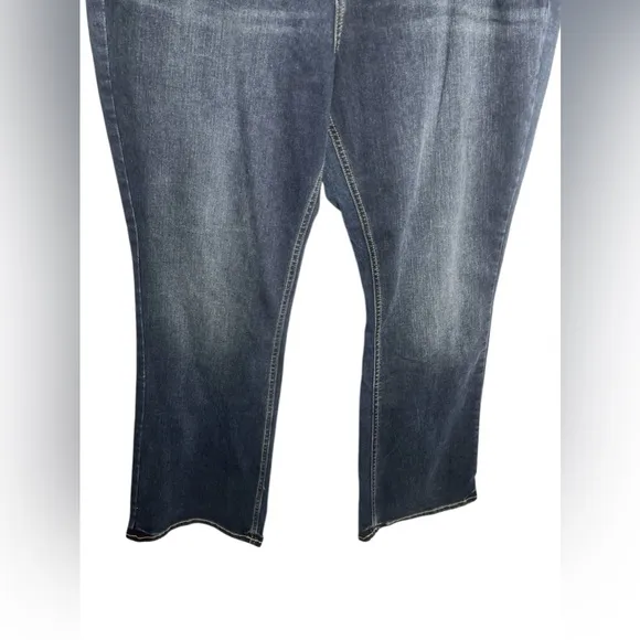 NWT SILVER jeans size 24W Suzi Curvy Fit Midrise Bootcut Blue Jeans 💙💙
