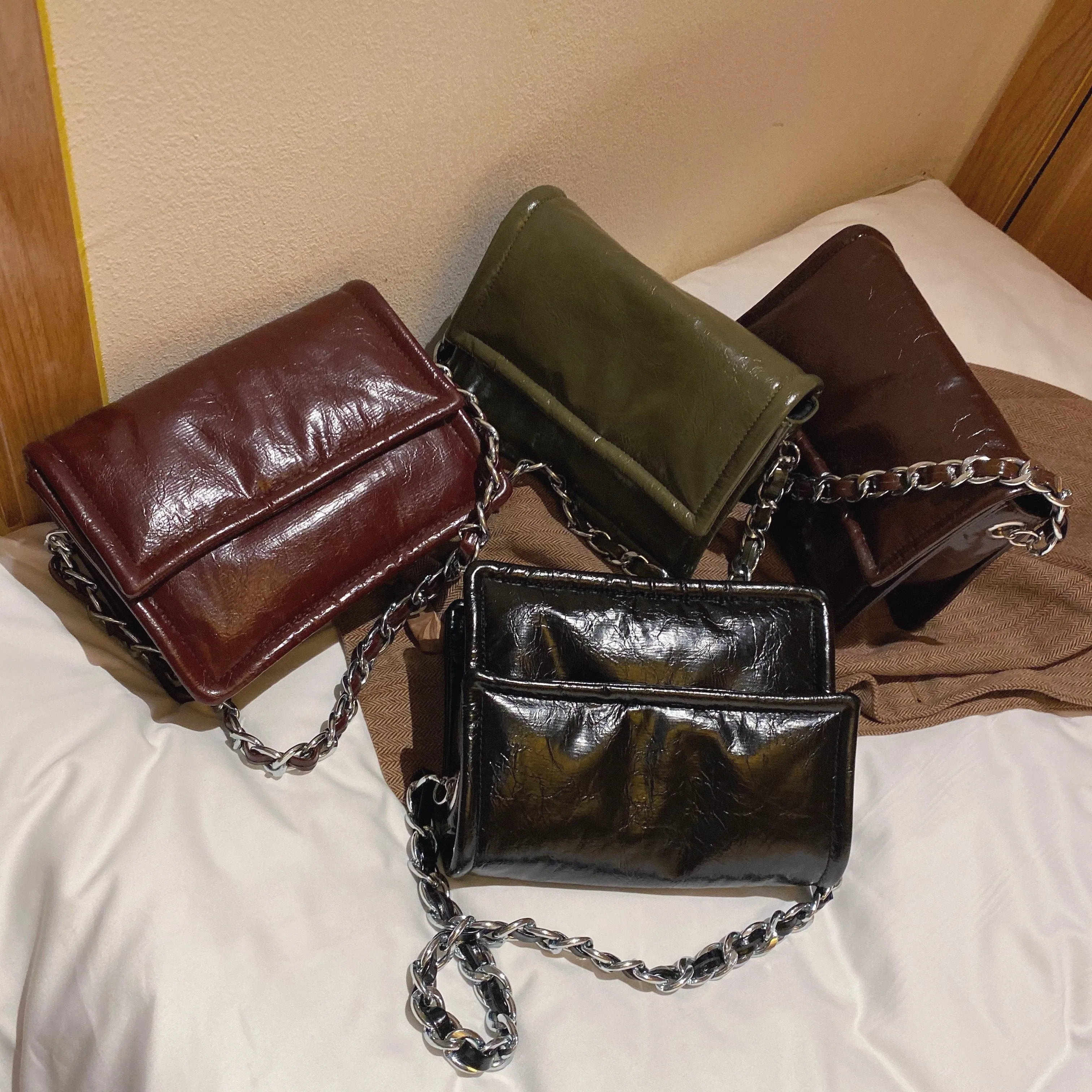 OCTAVIA Crossbody