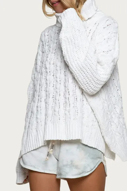 OVERSIZED KNIT TURTLENECK SWEATER