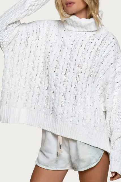 OVERSIZED KNIT TURTLENECK SWEATER