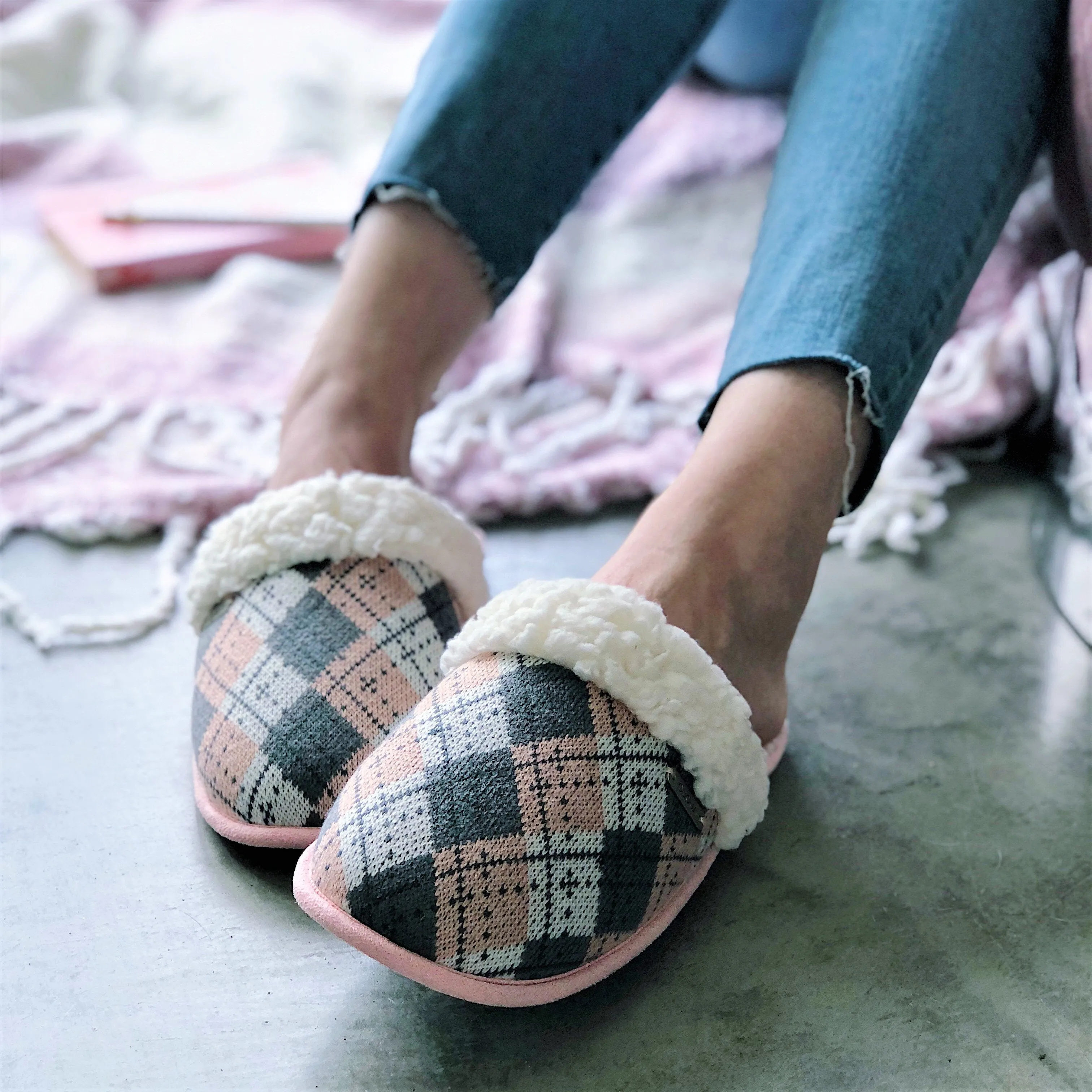 Slides | Argyle Blush
