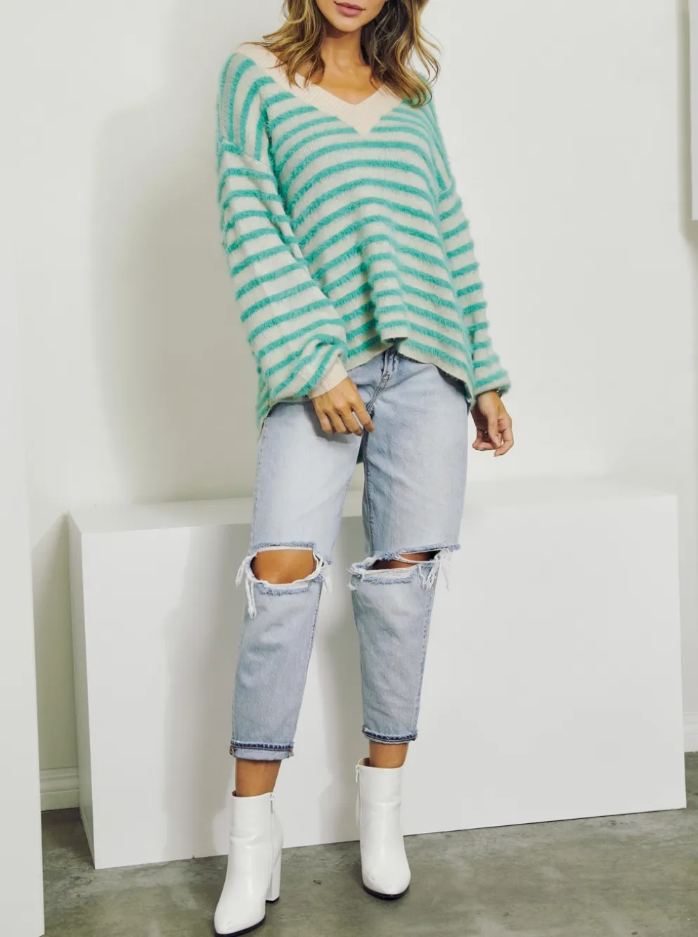 STRIPED V-NECK SWEATER