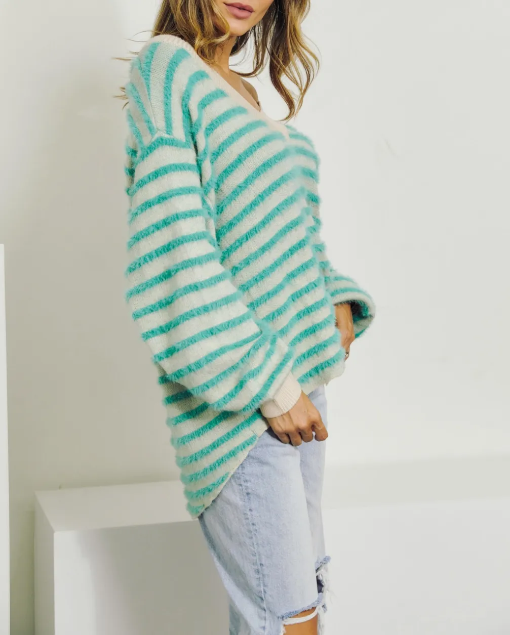 STRIPED V-NECK SWEATER