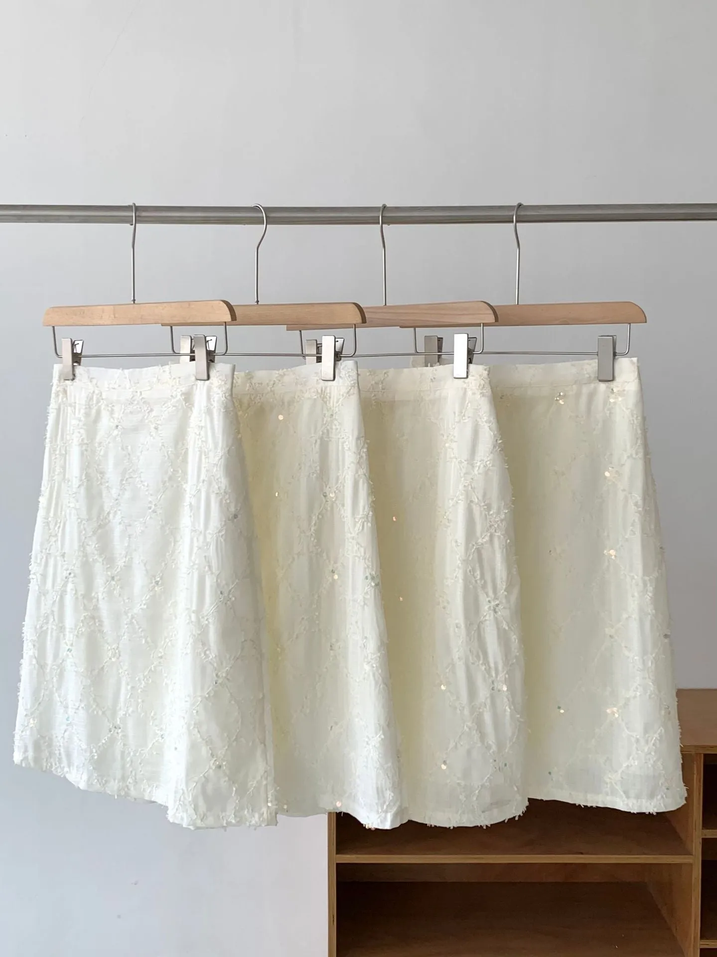 V-neck sweatshirt skirt