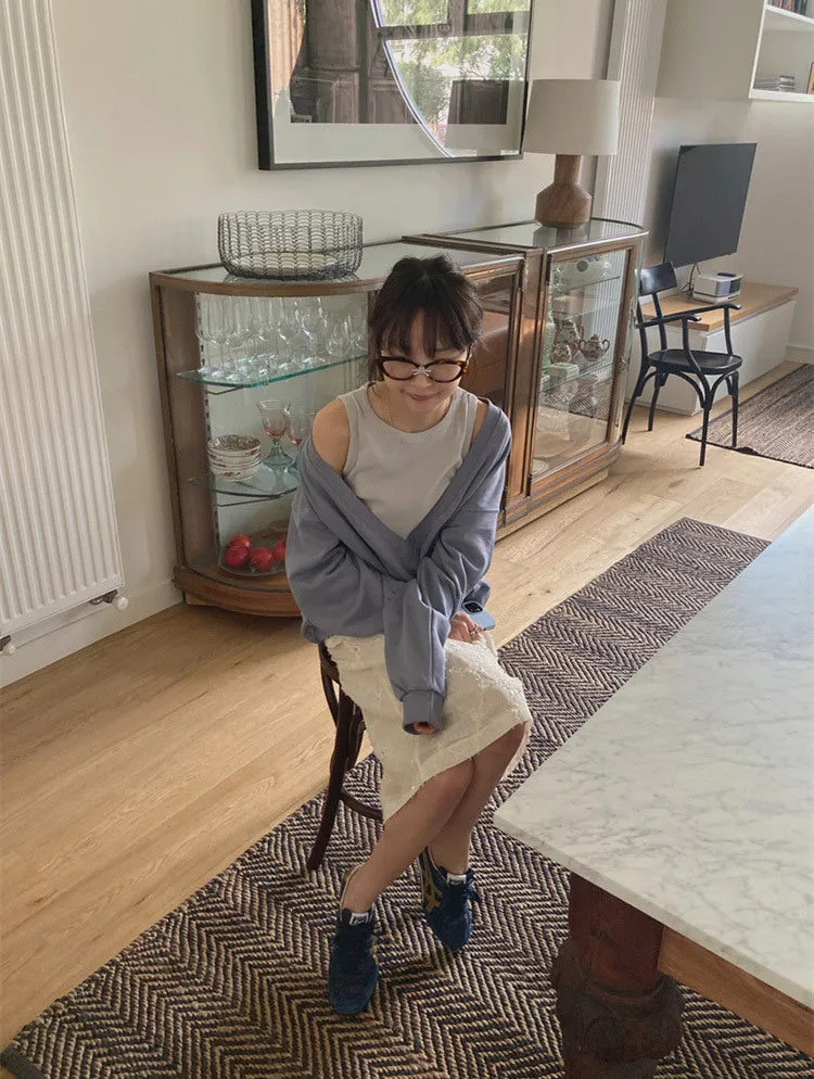 V-neck sweatshirt skirt