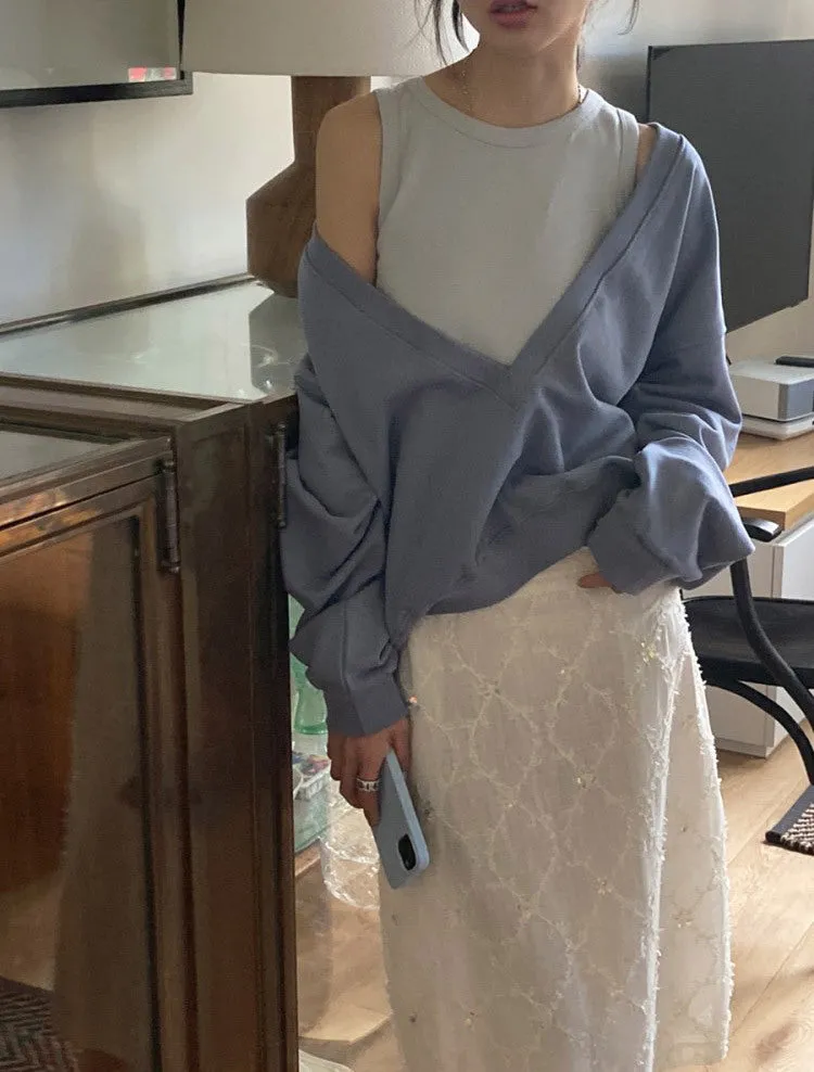 V-neck sweatshirt skirt