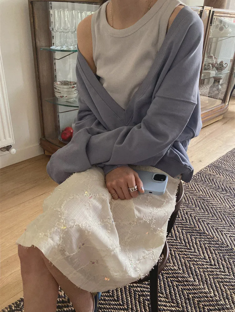 V-neck sweatshirt skirt