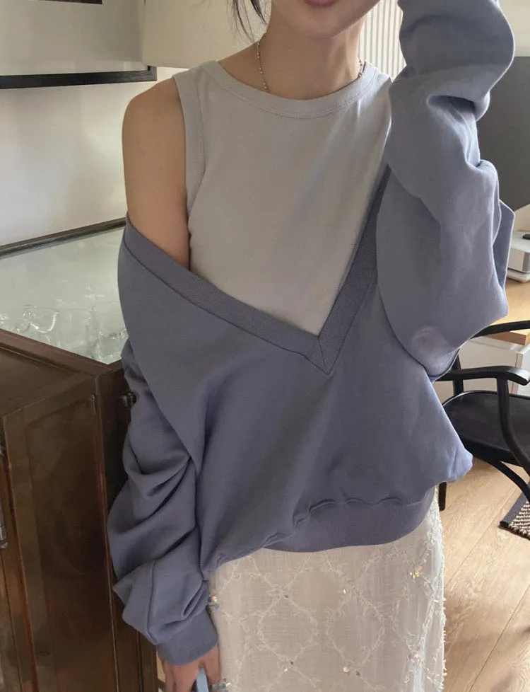 V-neck sweatshirt skirt
