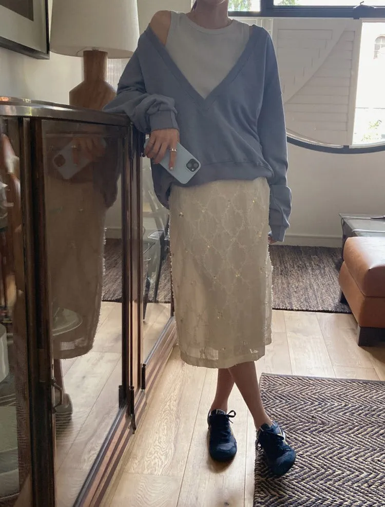 V-neck sweatshirt skirt