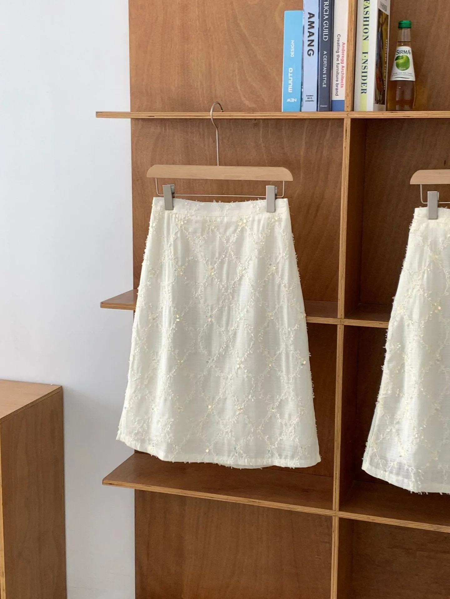 V-neck sweatshirt skirt
