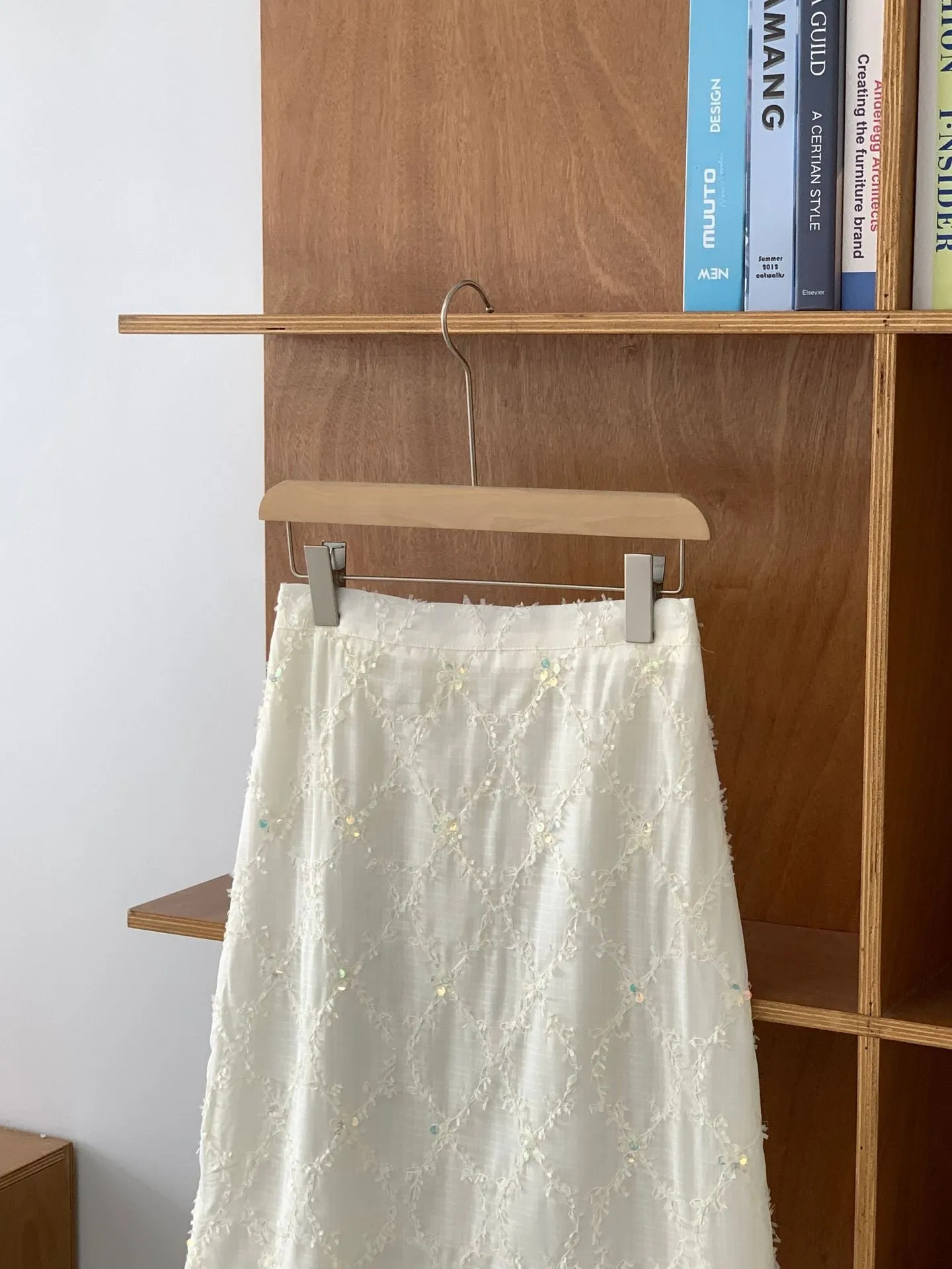 V-neck sweatshirt skirt
